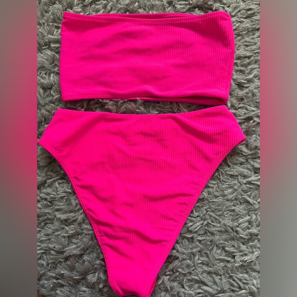 Frankie’s bikini - Picture 5 of 5